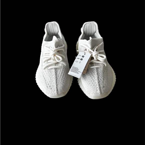 YEEZY BOOST V2 US 6 Authentic 🤍 - Picture 2 of 5